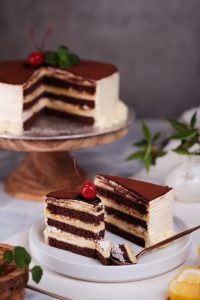 Cheese chocolate cake Quelita — kue-cokelat- -keju-premium-tampilan-elegan-untuk-hadiah-dan -acara-spesial